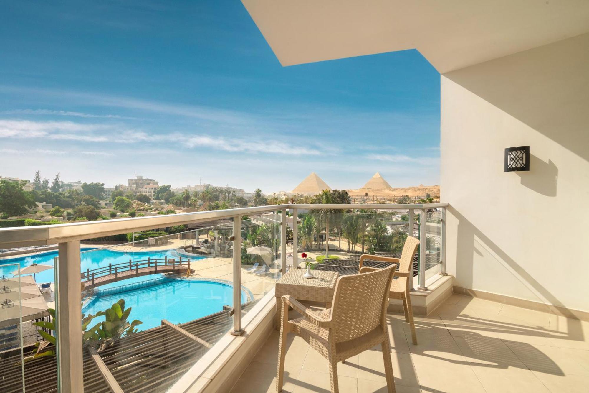 מלון Al Kawm al Akhdar Steigenberger Pyramids Cairo מראה חיצוני תמונה The pyramids from the hotel