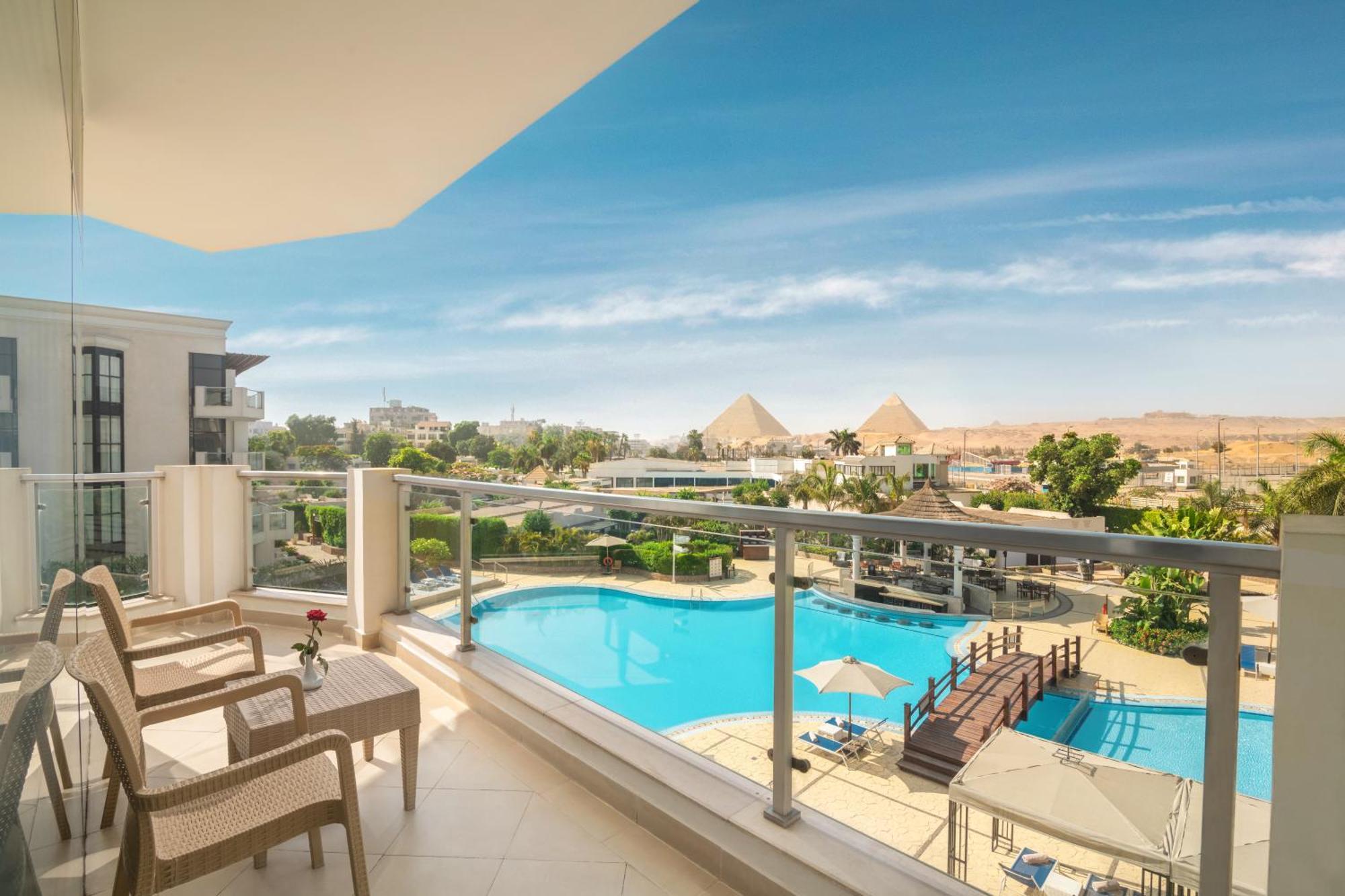 מלון Al Kawm al Akhdar Steigenberger Pyramids Cairo מראה חיצוני תמונה The pyramids from the hotel
